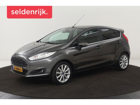 Ford Fiesta 1.0 EcoBoost Titanium | Camera | Trekhaak | Climate control | Navigatie | Cruise control | Verwarmde voorruit | PDC | Regensensor