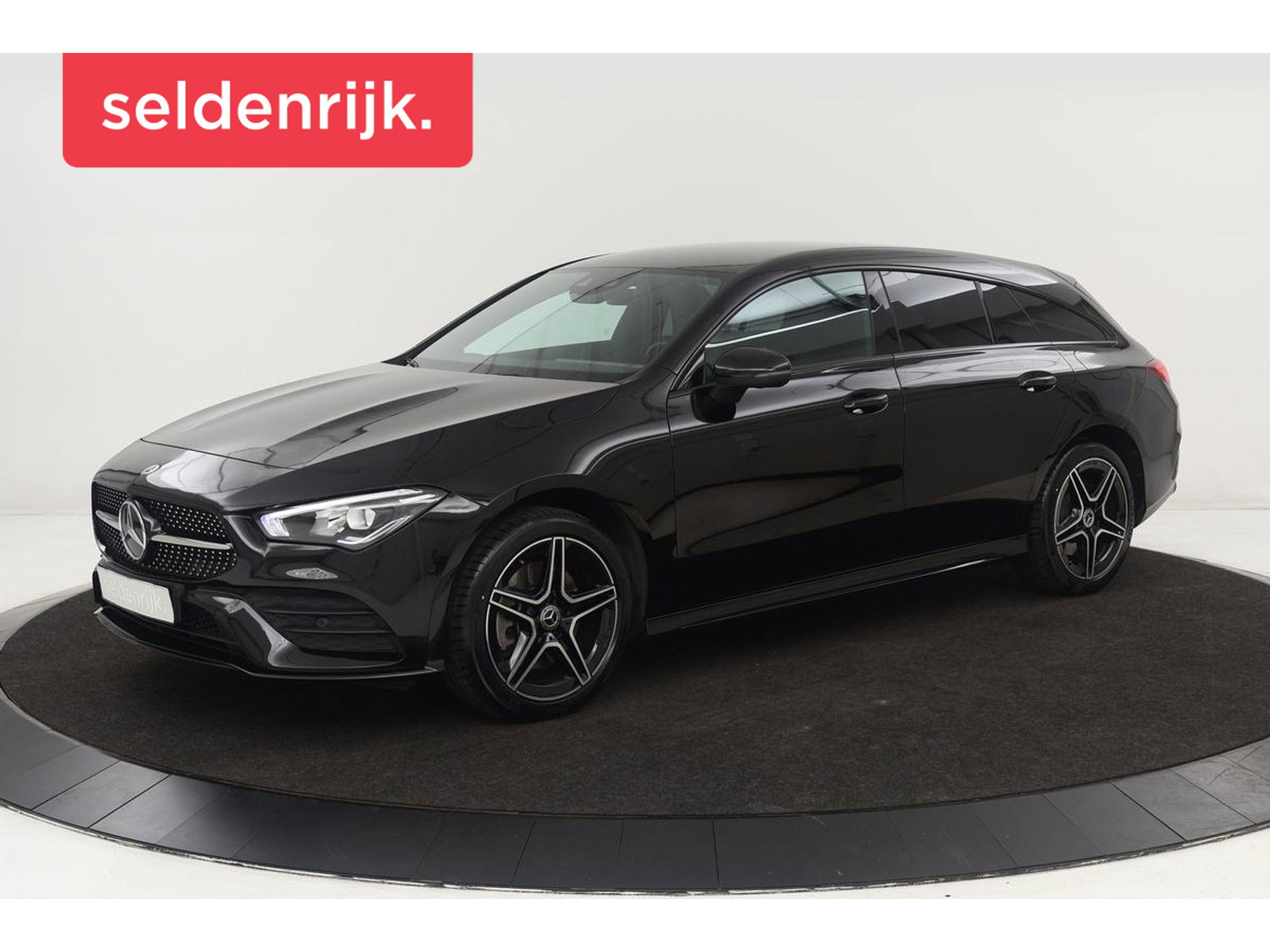 Mercedes-Benz CLA-Klasse Shooting Brake 250e AMG Night | Stoelverwarming | 360 camera | Carplay | Leder/Alcantara | Full LED | Navigatie | Full LED | Park Assist