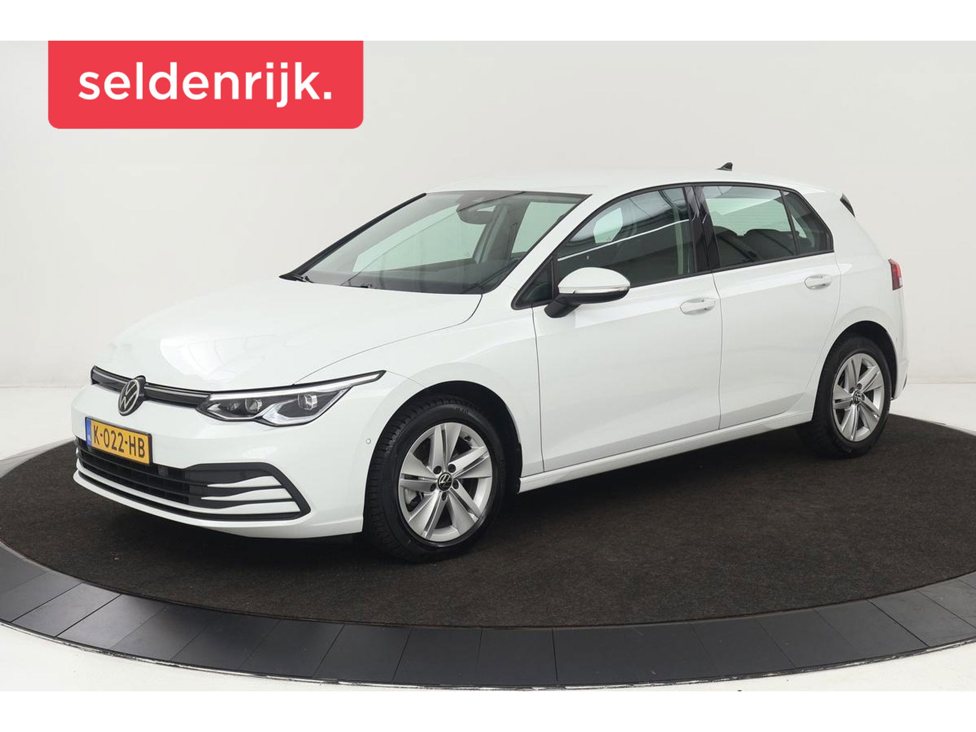 Volkswagen Golf 1.0 eTSI Life | Camera | Adaptive cruise | Memory | Full LED | Carplay | Side Assist | Park Assist | Sfeerverlichting | DAB