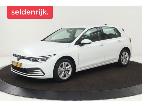 Volkswagen Golf 1.0 eTSI Life | Camera | Adaptive cruise | Memory | Full LED | Carplay | Side Assist | Park Assist | Sfeerverlichting | DAB