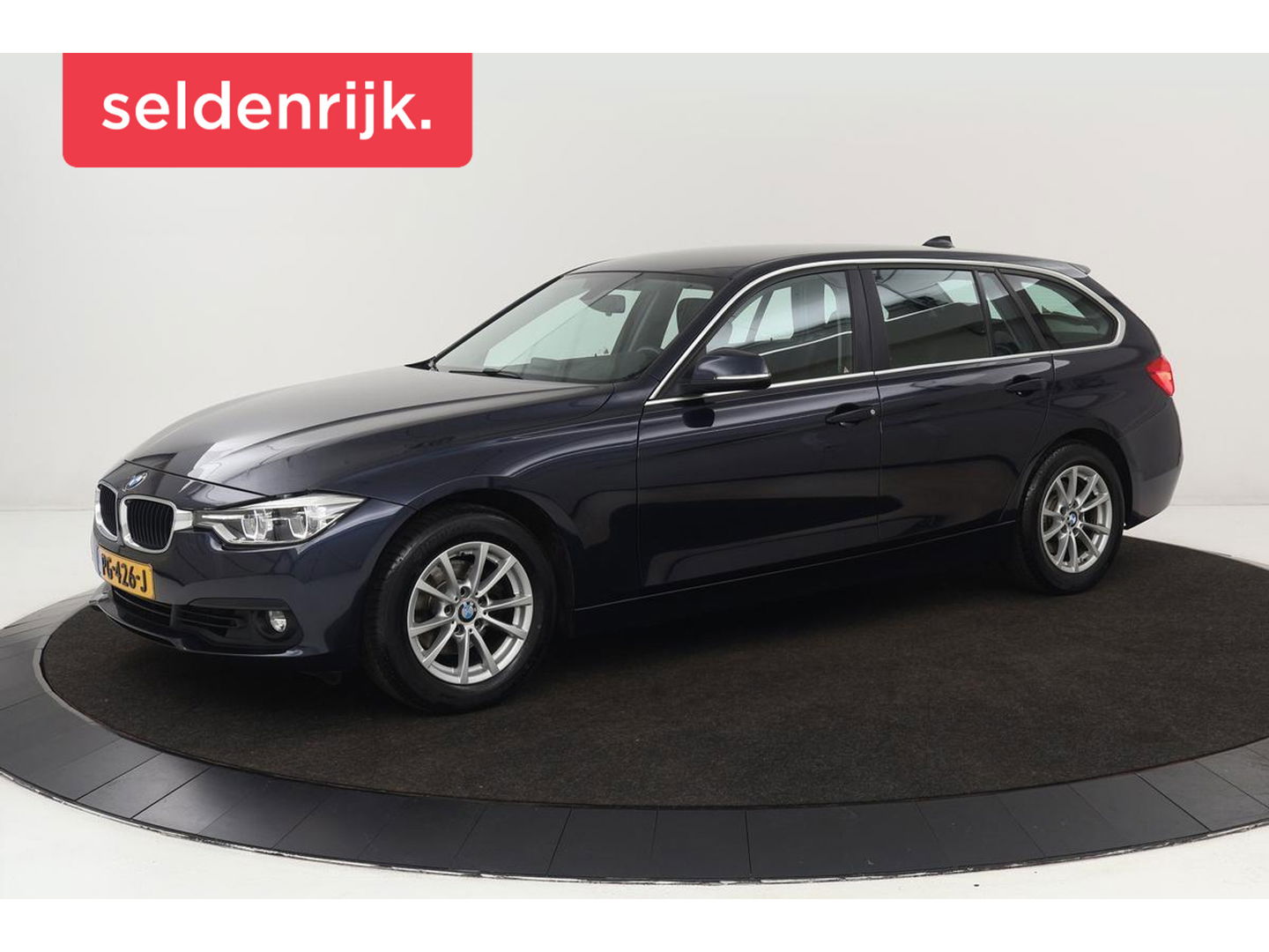 BMW 3 Serie 318i Executive | Trekhaak | Full LED | Navigatie | PDC | Climate control | Bluetooth | Cruise control