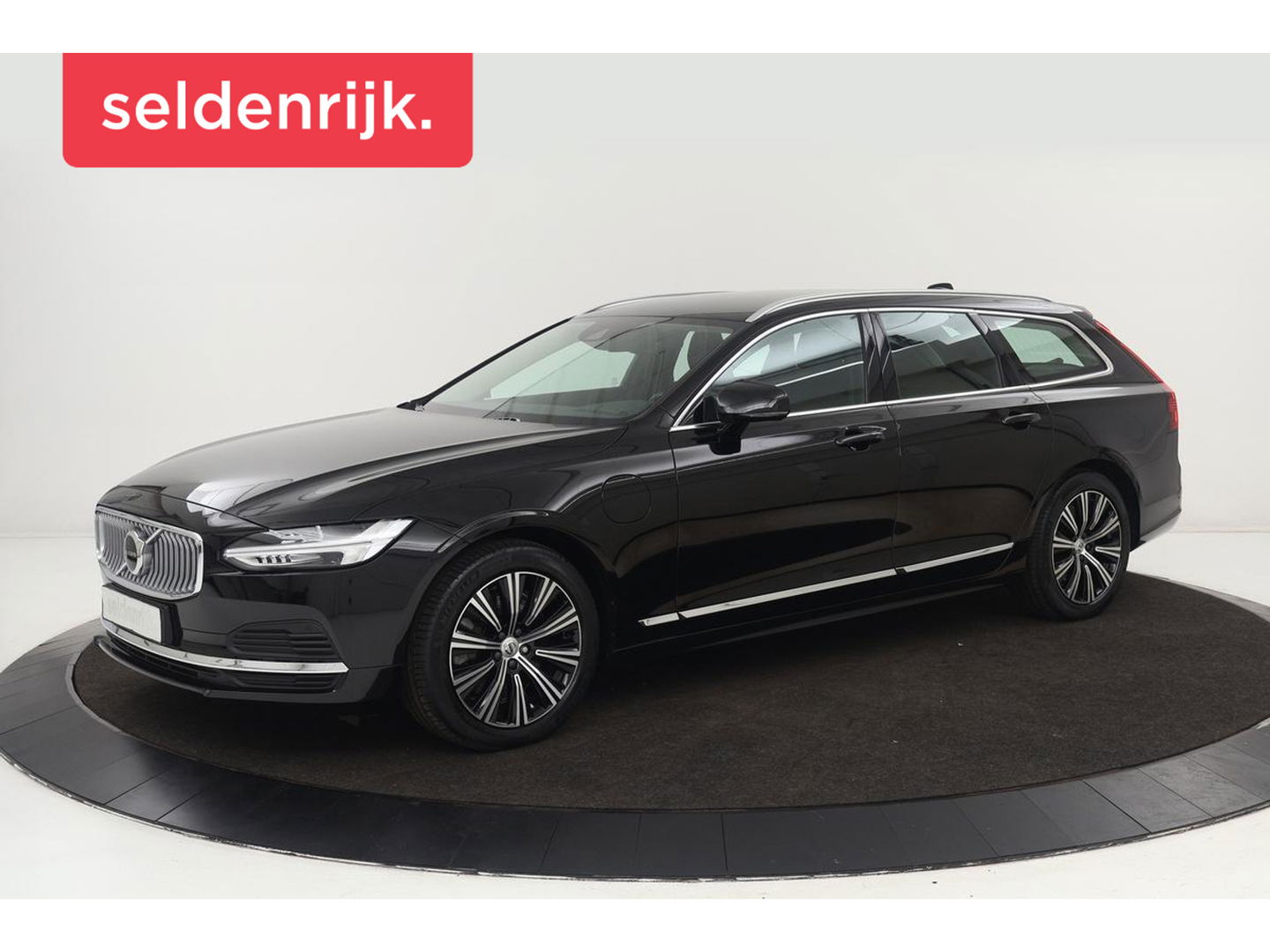 Volvo V90 2.0 T6 Recharge AWD Inscription | Trekhaak | Leder | Stoel & stuurverwarming | Adaptive cruise | Kinderzitjes | Camera | PHEV
