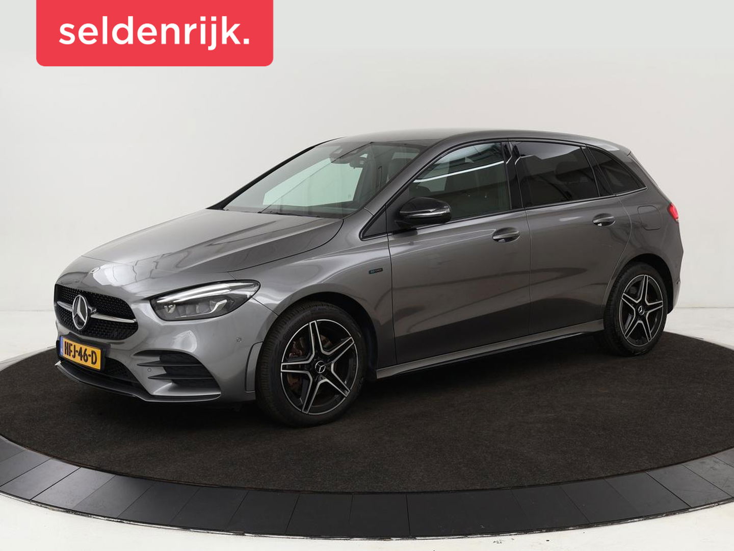 Mercedes-Benz B-Klasse 250e AMG Night | Stoelverwarming | Camera | Carplay | Sfeerverlichting | Leder/Alcantara | Full LED | Widescreen