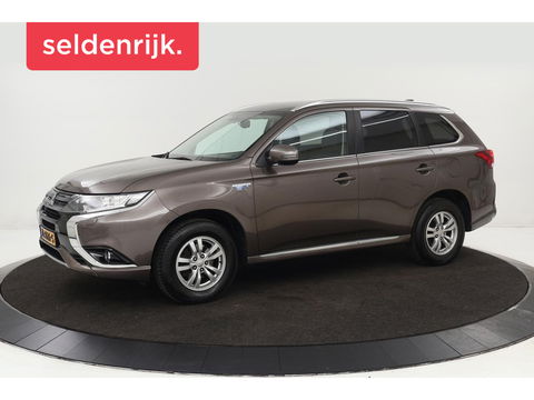 Mitsubishi Outlander 2.0 PHEV Pure | Trekhaak | Carplay | Camera | Half leder | Keyless | Climate control | Cruise control