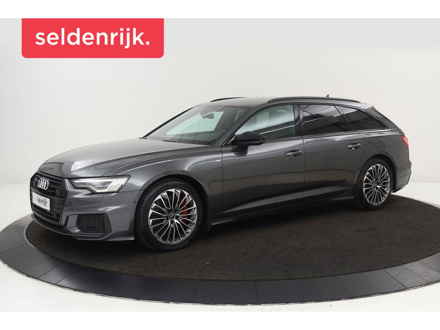 Audi A6 55 TFSIe S Line | 367pk | Trekhaak | Stoel & stuurverwarming | Adaptive cruise | Camera | Matrix LED | Carplay | Sportstoelen | Half leder | Navigatie