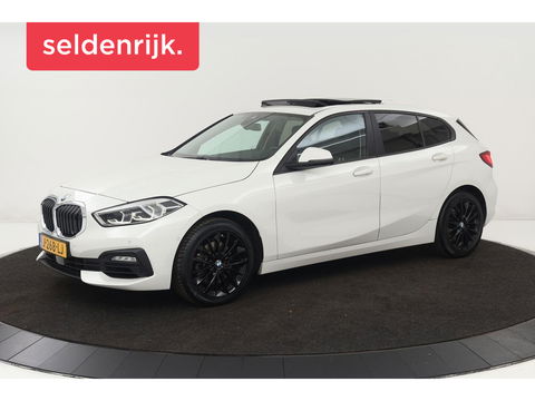 BMW 1-serie 118i Advantage | Panoramadak | Stoelverwarming | Trekhaak | Apple Carplay | Camera | Sportstoelen | Full LED | Navigatie | Live Cockpit