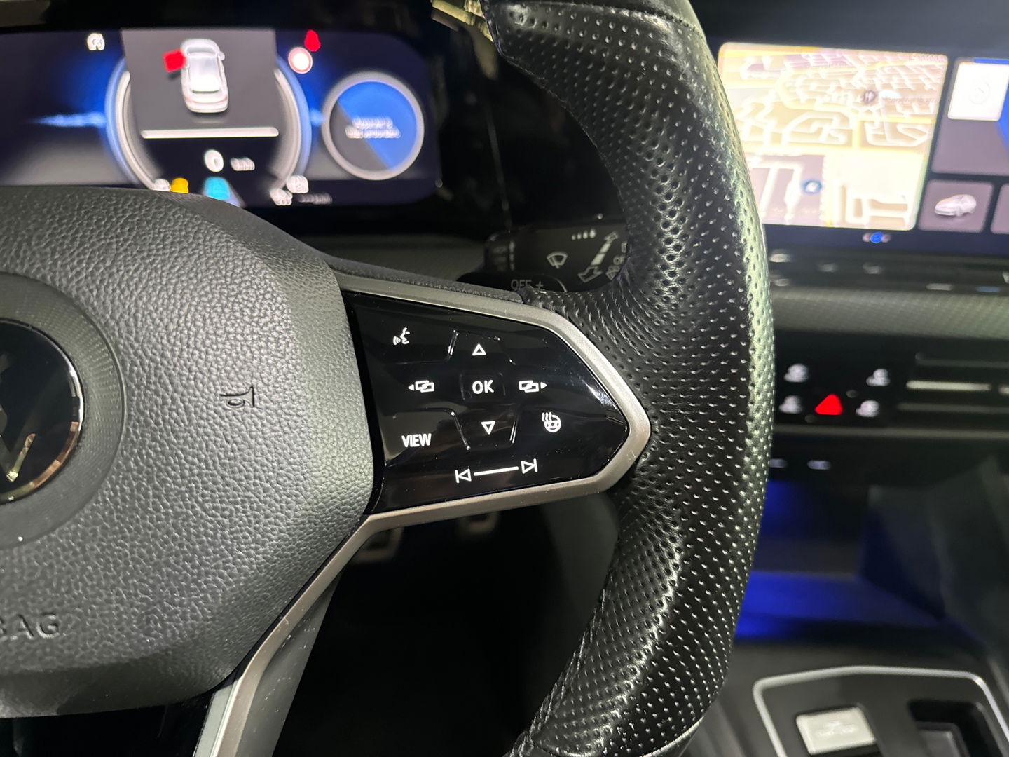 Volkswagen Golf 1.5 eTSI R-Line Pano|HuD|IQ|Camera|Keyless