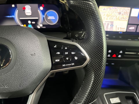 Volkswagen Golf 1.5 eTSI R-Line Pano|HuD|IQ|Camera|Keyless