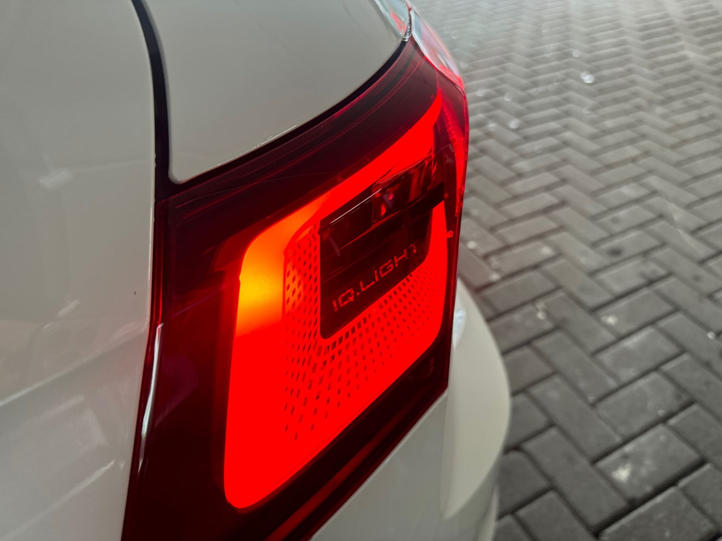 Volkswagen Golf 1.5 eTSI R-Line Pano|HuD|IQ|Camera|Keyless