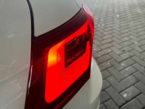 Volkswagen Golf 1.5 eTSI R-Line Pano|HuD|IQ|Camera|Keyless