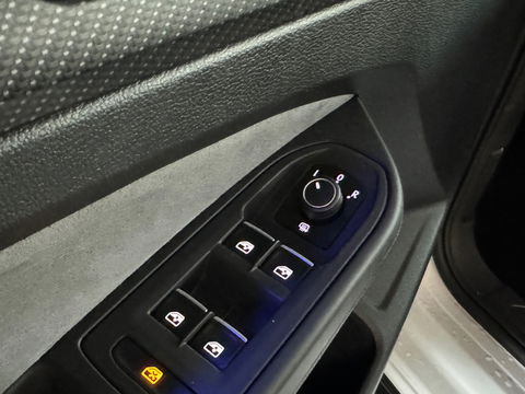 Volkswagen Golf 1.5 eTSI R-Line Pano|HuD|IQ|Camera|Keyless