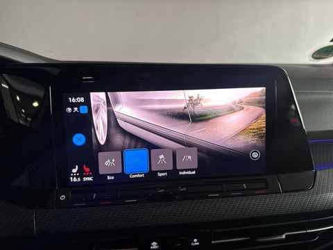 Volkswagen Golf 1.5 eTSI R-Line Pano|HuD|IQ|Camera|Keyless