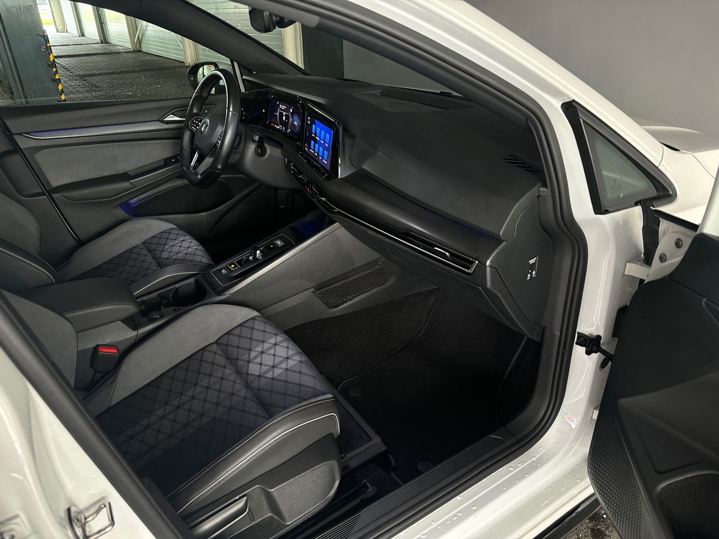 Volkswagen Golf 1.5 eTSI R-Line Pano|HuD|IQ|Camera|Keyless