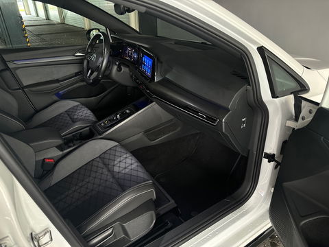 Volkswagen Golf 1.5 eTSI R-Line Pano|HuD|IQ|Camera|Keyless