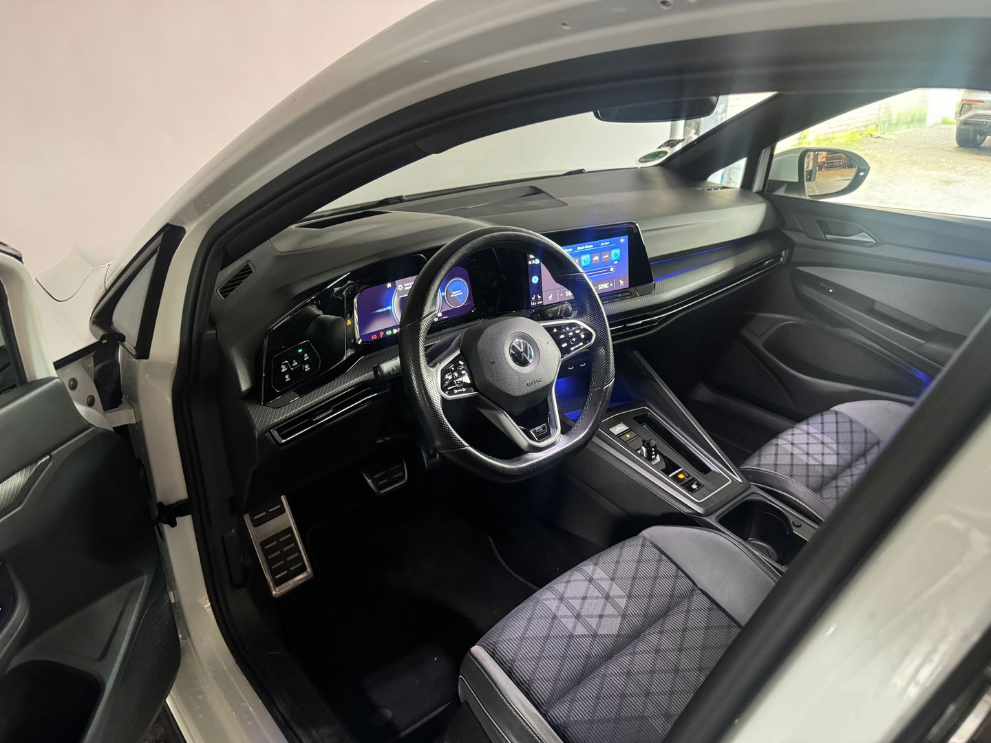 Volkswagen Golf 1.5 eTSI R-Line Pano|HuD|IQ|Camera|Keyless