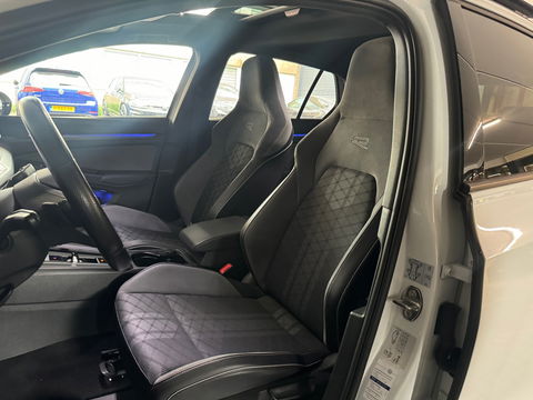 Volkswagen Golf 1.5 eTSI R-Line Pano|HuD|IQ|Camera|Keyless