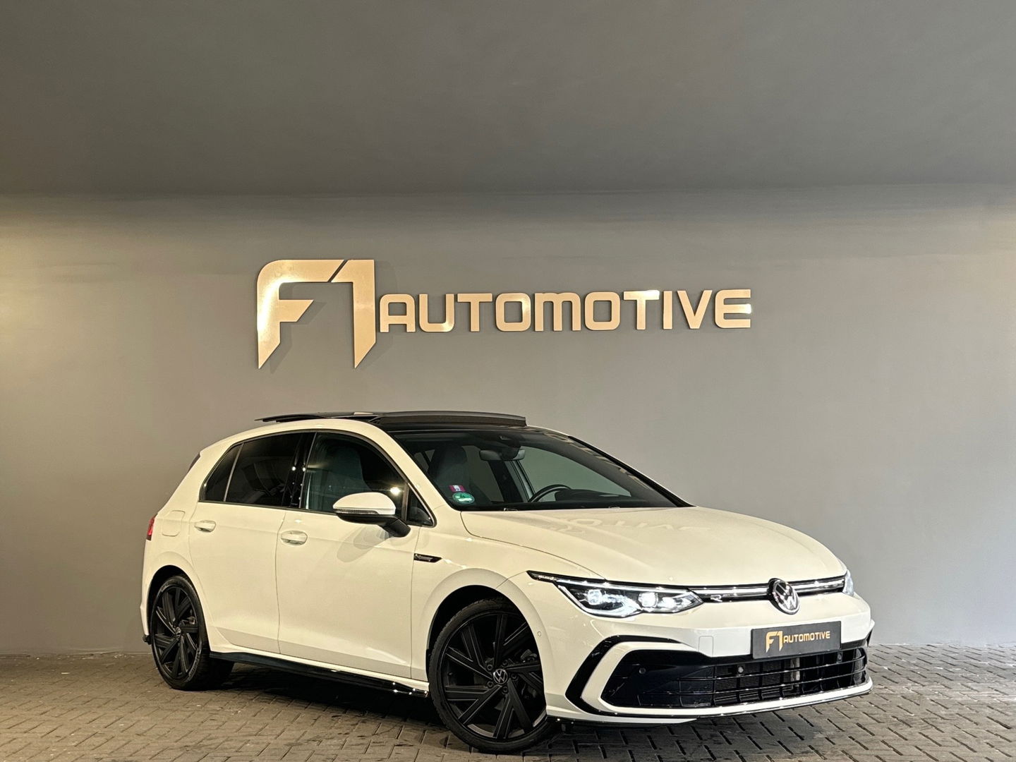 Volkswagen Golf 1.5 eTSI R-Line Pano|HuD|IQ|Camera|Keyless