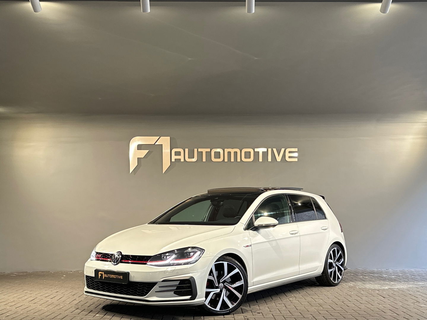 Volkswagen Golf 2.0 TSI GTI Pano|DCC|ACC|LaneAss|Parelmoer