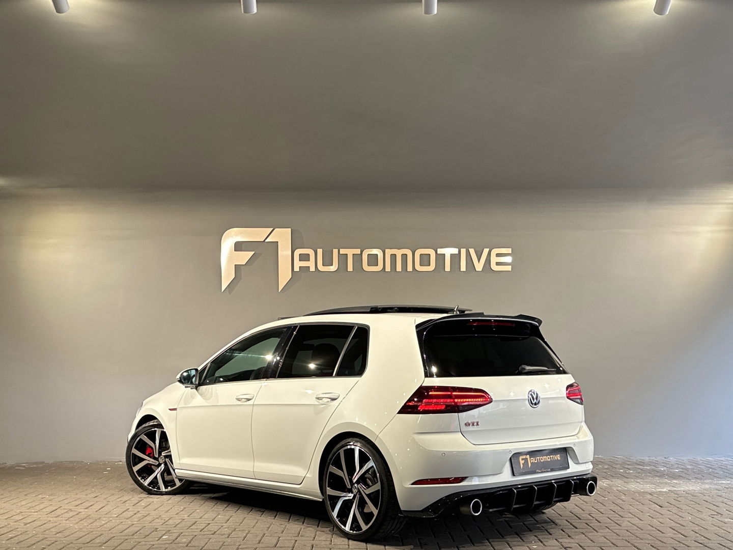 Volkswagen Golf 2.0 TSI GTI Pano|DCC|ACC|LaneAss|Parelmoer
