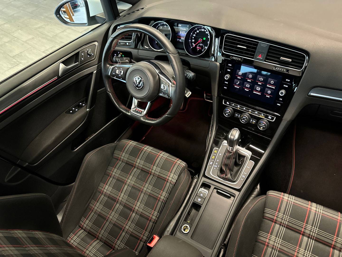 Volkswagen Golf 2.0 TSI GTI Pano|DCC|ACC|LaneAss|Parelmoer