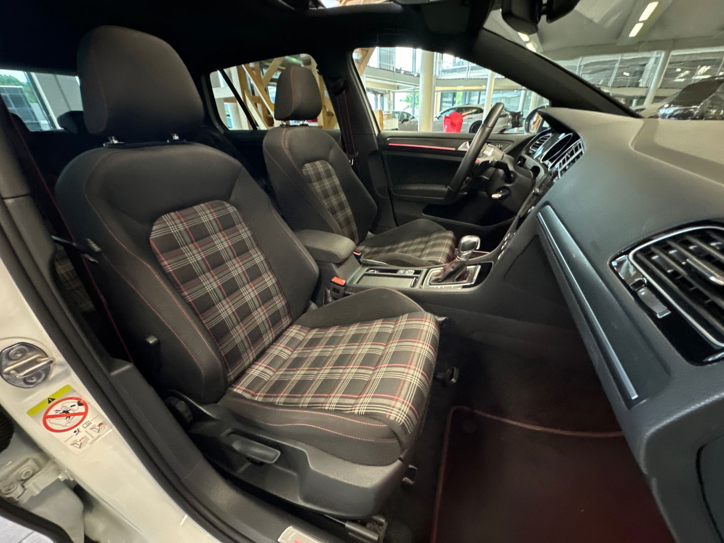 Volkswagen Golf 2.0 TSI GTI Pano|DCC|ACC|LaneAss|Parelmoer