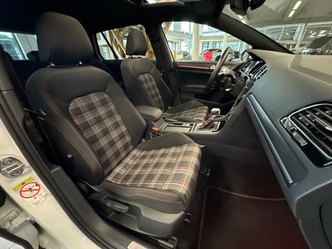 Volkswagen Golf 2.0 TSI GTI Pano|DCC|ACC|LaneAss|Parelmoer