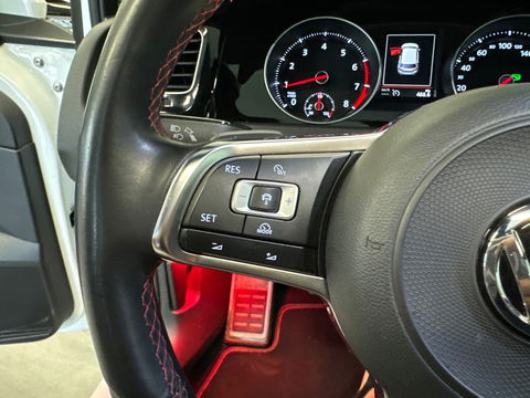 Volkswagen Golf 2.0 TSI GTI Pano|DCC|ACC|LaneAss|Parelmoer