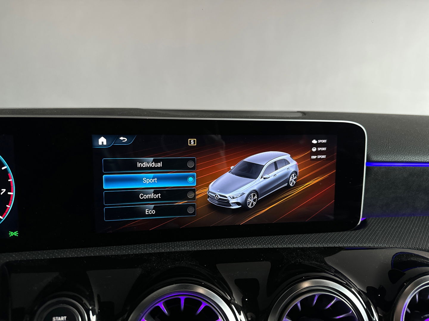 Mercedes-Benz A-Klasse 220 AMG Pano|Memory|Sfeer|Nightpakket