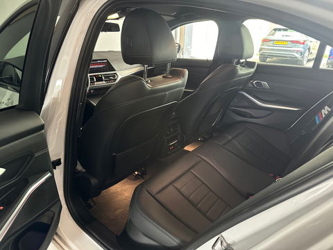BMW 3-serie 330i High Executive M Sport|HuD|Carbon|Leer|NAP