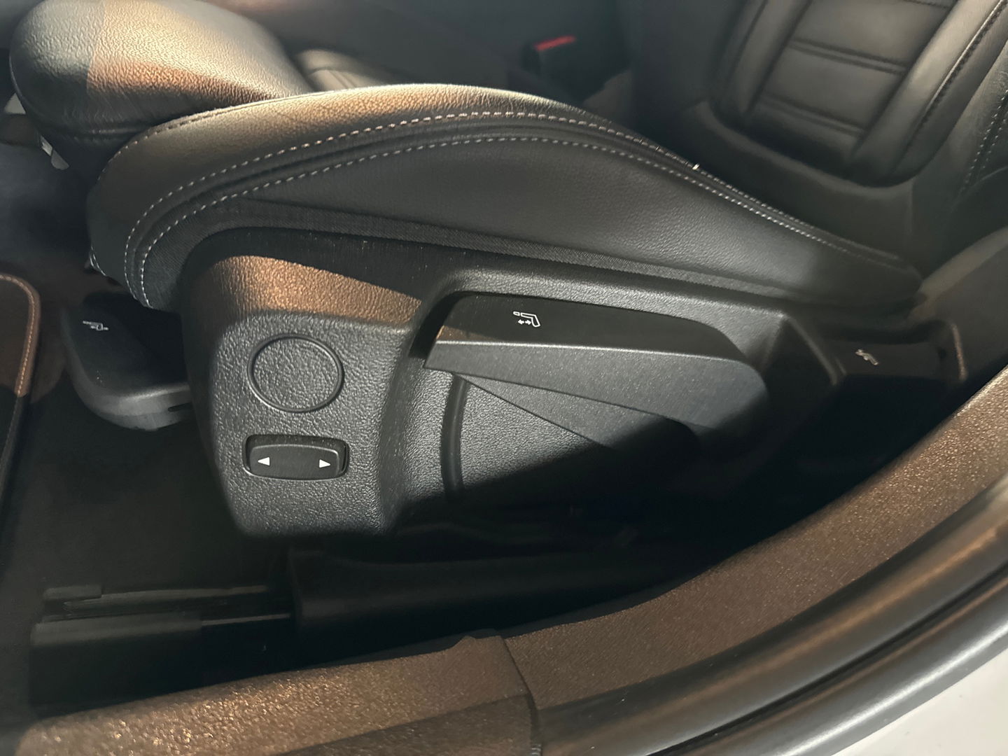 BMW 3-serie 330i High Executive M Sport|HuD|Carbon|Leer|NAP
