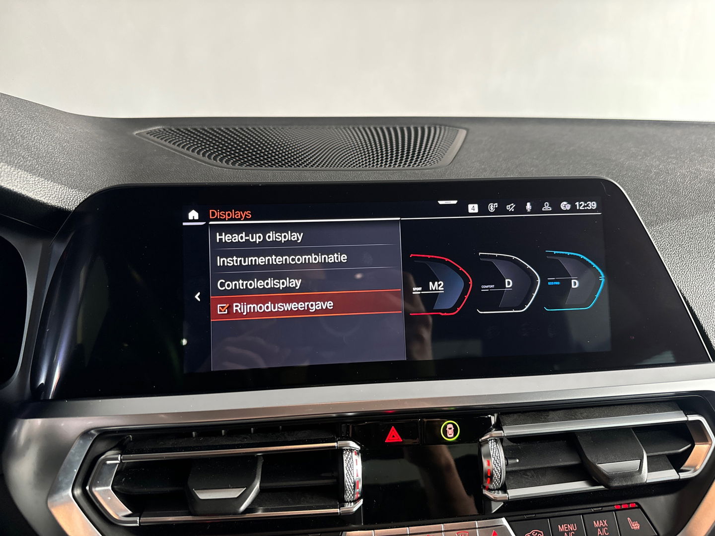 BMW 3-serie 330i High Executive M Sport|HuD|Carbon|Leer|NAP