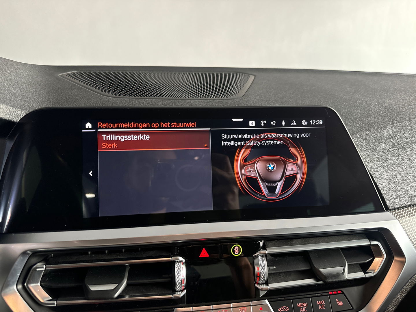 BMW 3-serie 330i High Executive M Sport|HuD|Carbon|Leer|NAP
