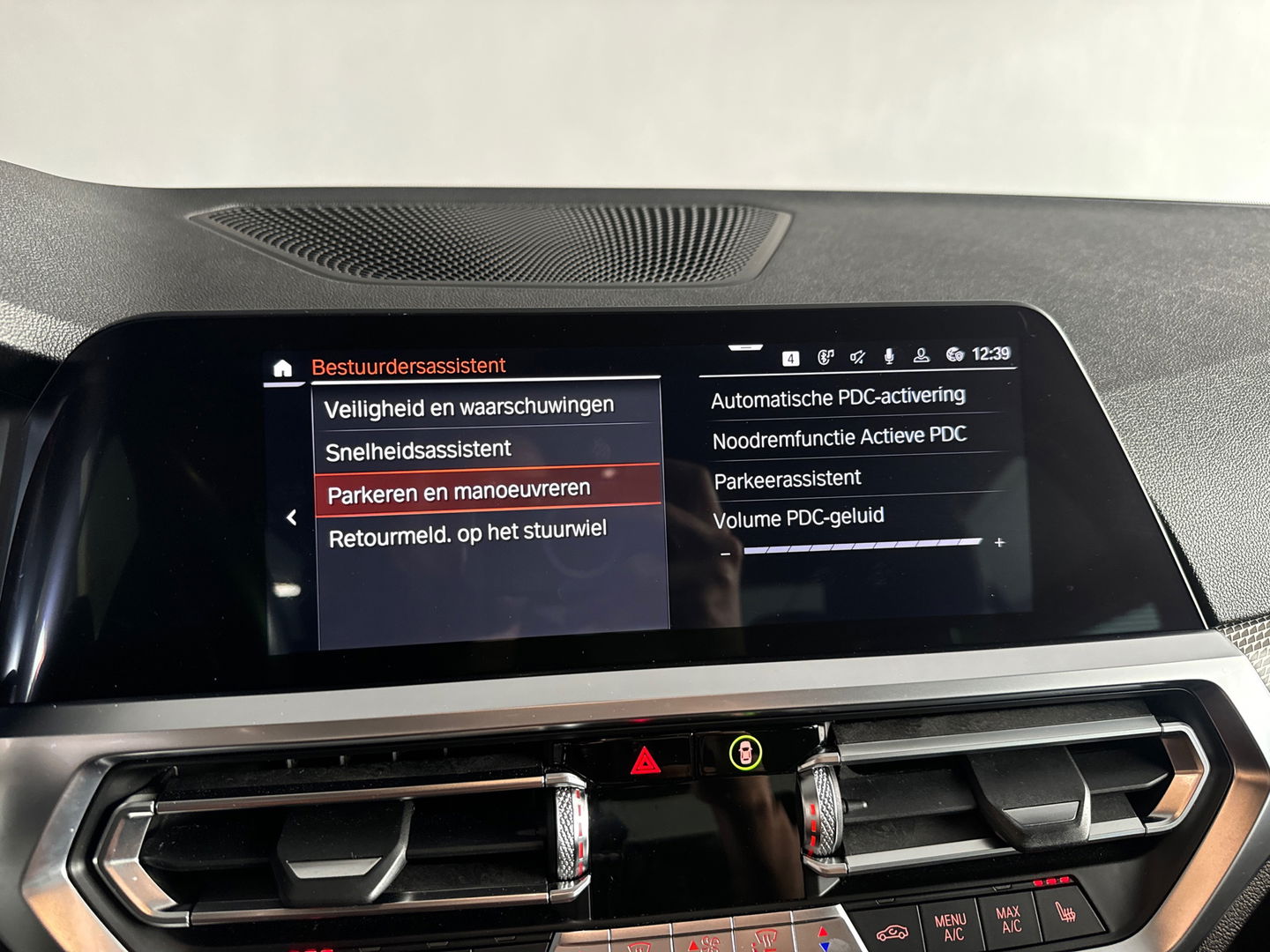 BMW 3-serie 330i High Executive M Sport|HuD|Carbon|Leer|NAP