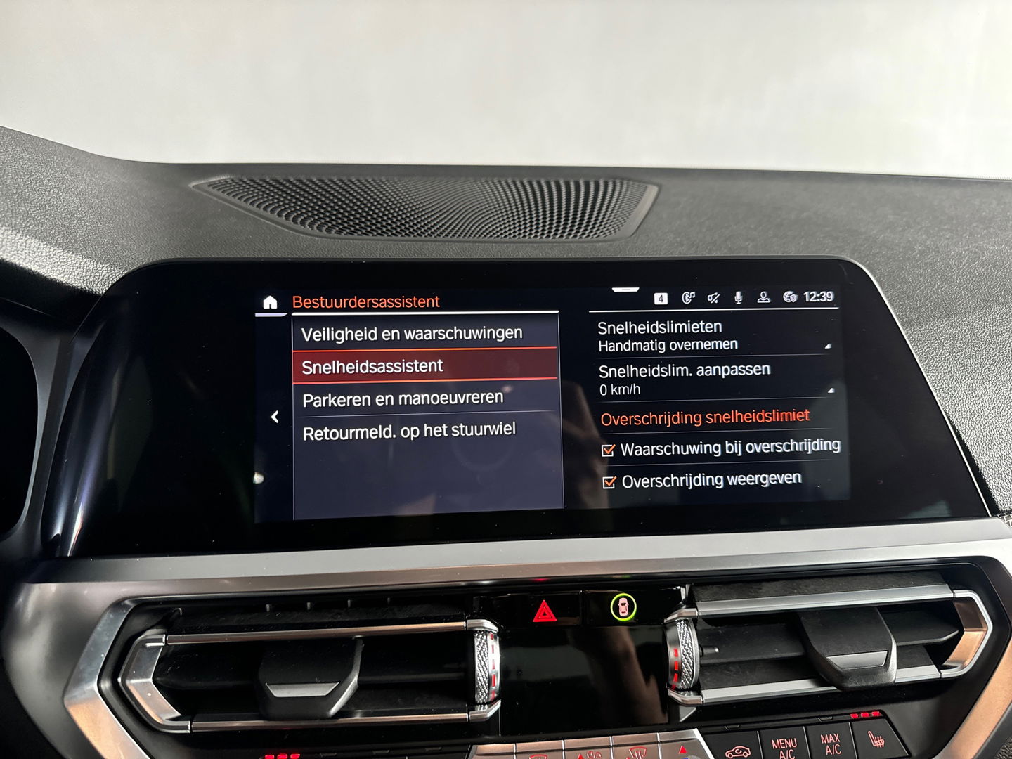 BMW 3-serie 330i High Executive M Sport|HuD|Carbon|Leer|NAP