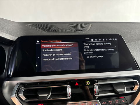 BMW 3-serie 330i High Executive M Sport|HuD|Carbon|Leer|NAP