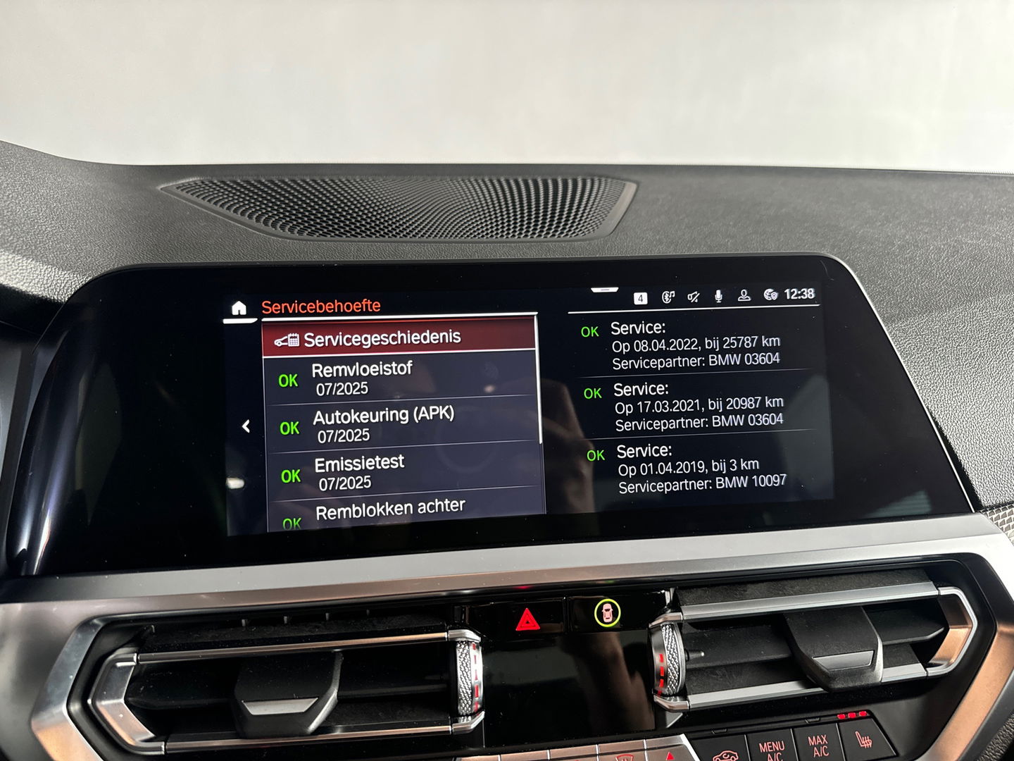 BMW 3-serie 330i High Executive M Sport|HuD|Carbon|Leer|NAP