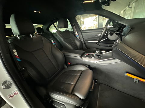 BMW 3-serie 330i High Executive M Sport|HuD|Carbon|Leer|NAP
