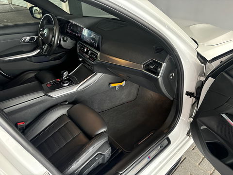 BMW 3-serie 330i High Executive M Sport|HuD|Carbon|Leer|NAP