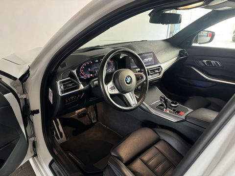 BMW 3-serie 330i High Executive M Sport|HuD|Carbon|Leer|NAP