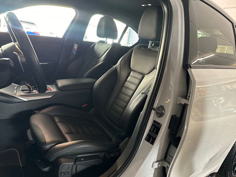 BMW 3-serie 330i High Executive M Sport|HuD|Carbon|Leer|NAP