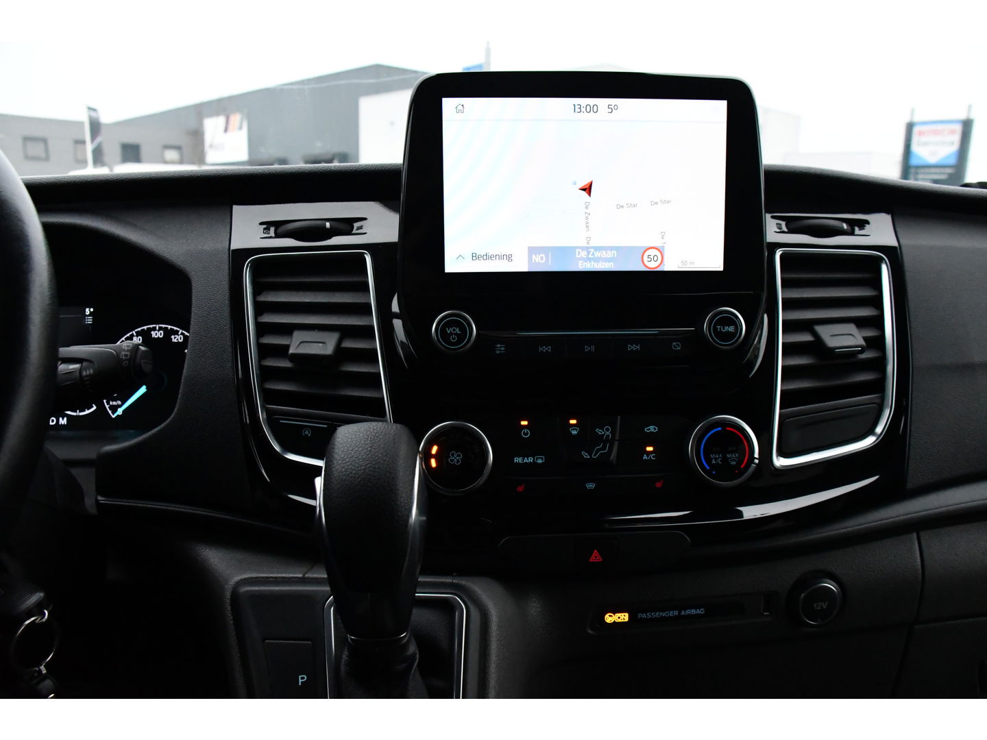 Ford Transit Custom 300 2.0 TDCI L2H1 DC Black Edition Camera, Adaptieve Cruise, 170Pk, Carplay, Automaat, Leder, Multimedia, Sensoren, 2 x Schuifdeur, UNIEK!