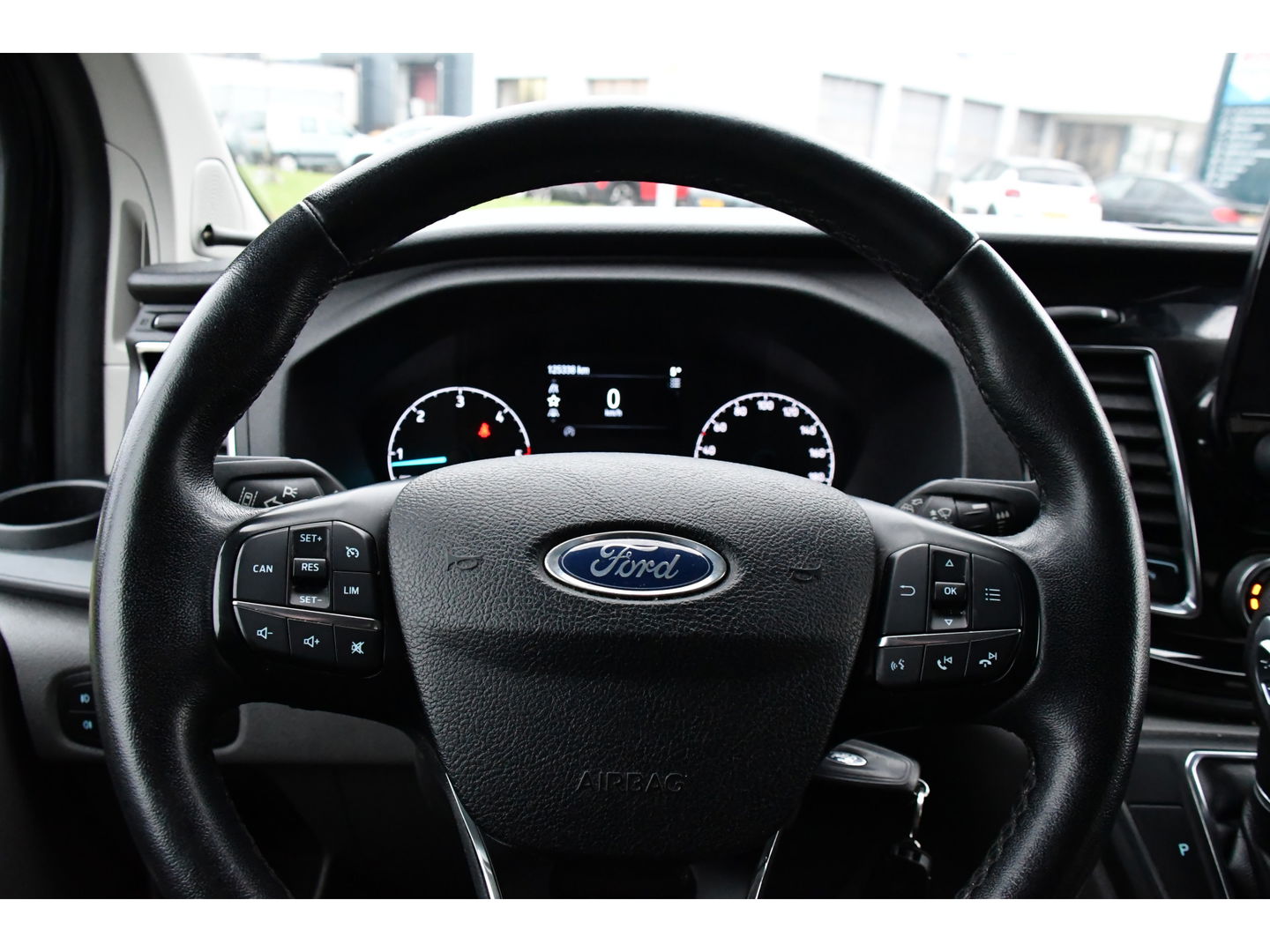 Ford Transit Custom 300 2.0 TDCI L2H1 DC Black Edition Camera, Adaptieve Cruise, 170Pk, Carplay, Automaat, Leder, Multimedia, Sensoren, 2 x Schuifdeur, UNIEK!