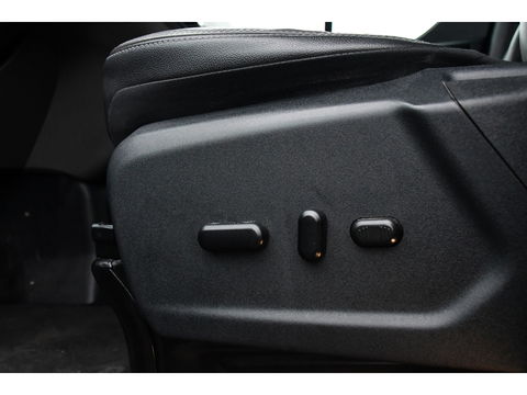 Ford Transit Custom 300 2.0 TDCI L2H1 DC Black Edition Camera, Adaptieve Cruise, 170Pk, Carplay, Automaat, Leder, Multimedia, Sensoren, 2 x Schuifdeur, UNIEK!
