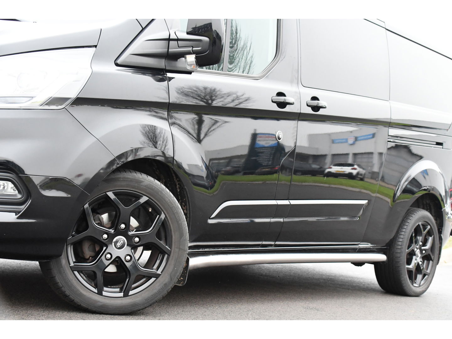 Ford Transit Custom 300 2.0 TDCI L2H1 DC Black Edition Camera, Adaptieve Cruise, 170Pk, Carplay, Automaat, Leder, Multimedia, Sensoren, 2 x Schuifdeur, UNIEK!