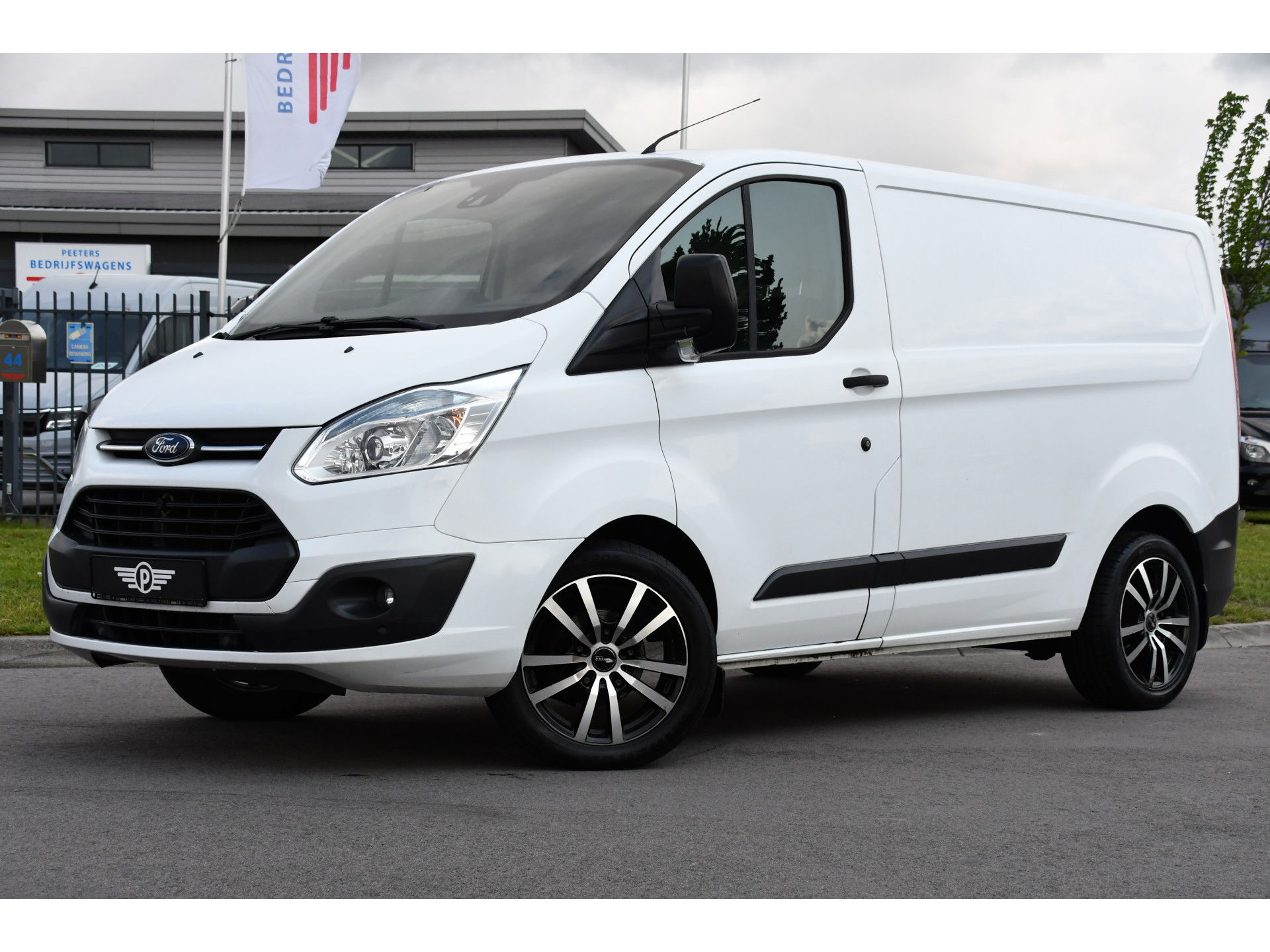 Ford Transit Custom 270 2.2 TDCI L1H1 PB Edition Camera, Cruise, Sensoren, Trekhaak, Multimedia, 125PK, Airco, Uniek!