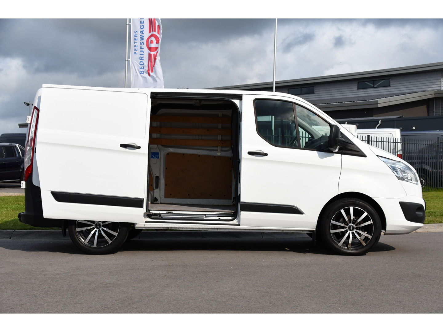 Ford Transit Custom 270 2.2 TDCI L1H1 PB Edition Camera, Cruise, Sensoren, Trekhaak, Multimedia, 125PK, Airco, Uniek!