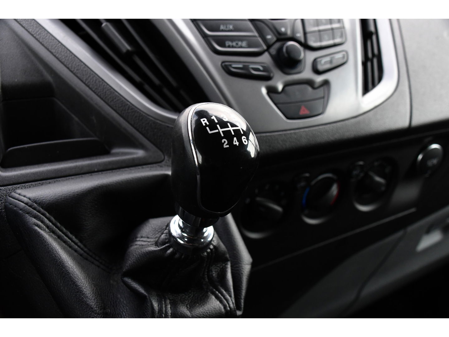 Ford Transit Custom 270 2.2 TDCI L1H1 PB Edition Camera, Cruise, Sensoren, Trekhaak, Multimedia, 125PK, Airco, Uniek!