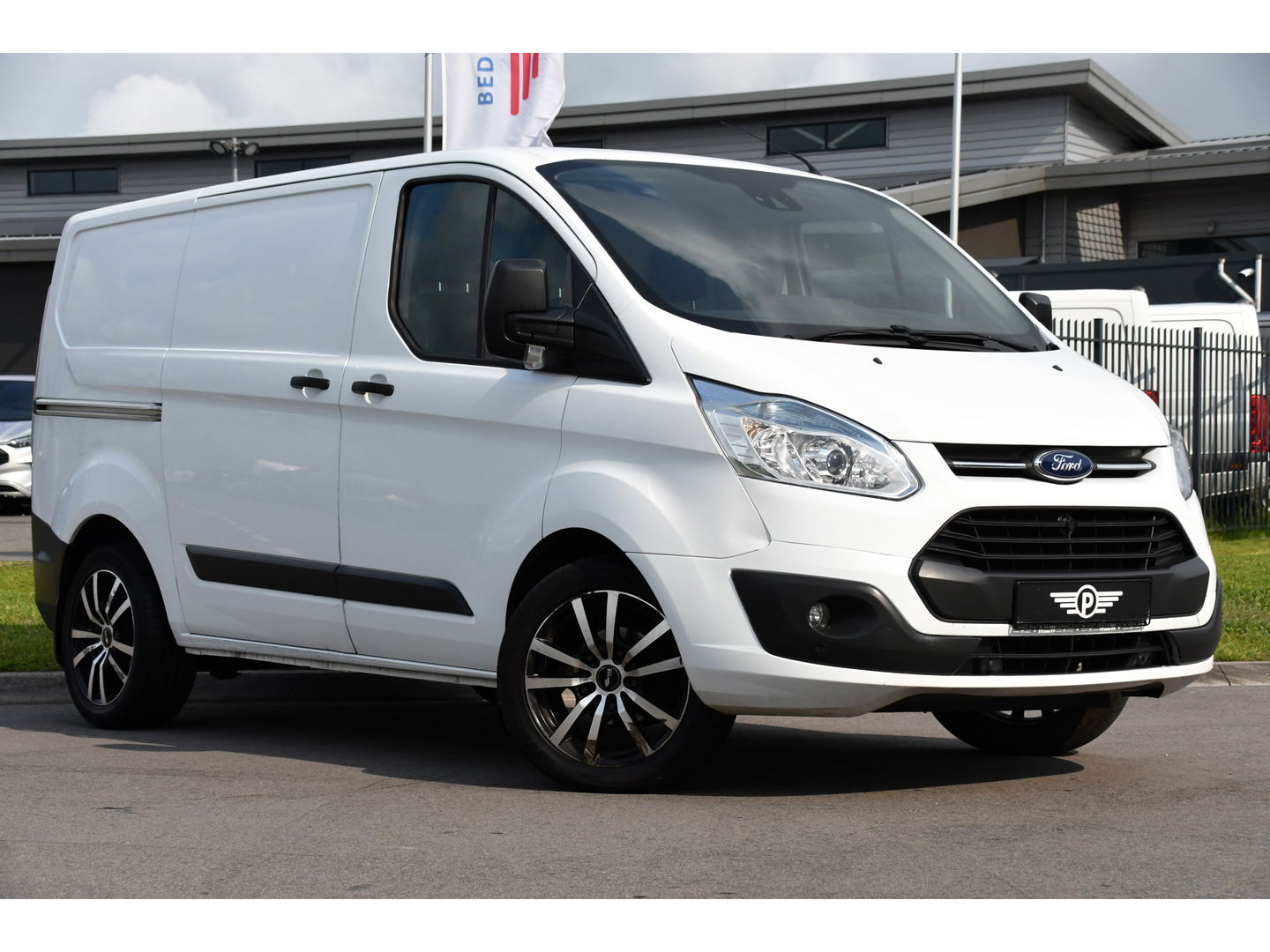 Ford Transit Custom 270 2.2 TDCI L1H1 PB Edition Camera, Cruise, Sensoren, Trekhaak, Multimedia, 125PK, Airco, Uniek!
