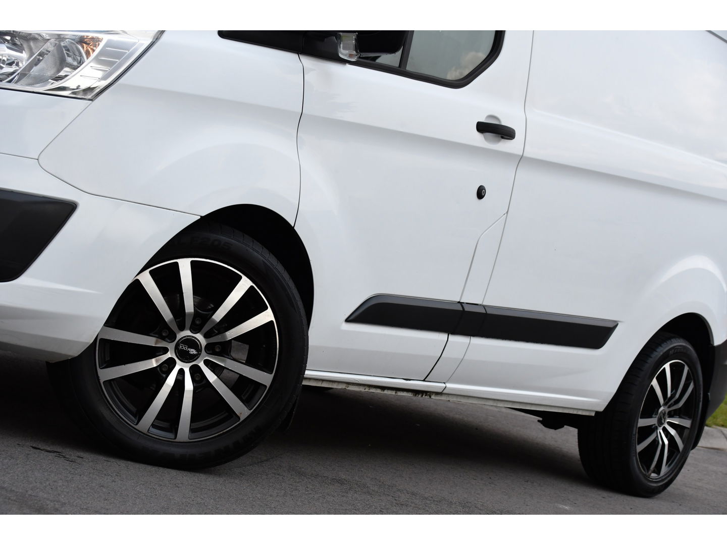 Ford Transit Custom 270 2.2 TDCI L1H1 PB Edition Camera, Cruise, Sensoren, Trekhaak, Multimedia, 125PK, Airco, Uniek!