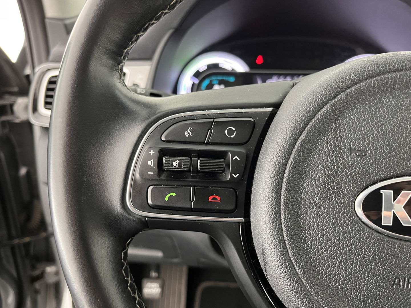 Kia Niro 1.6 GDi Hybrid ExecutiveLine *1/2LEATHER | NAVI-FULLMAP | KEYLESS | CAMERA | COMFORT-SEATS | 16''ALU | ECC | PDC*